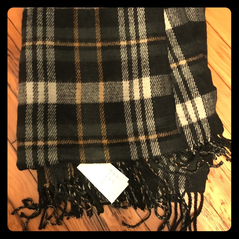 Plaid blanket scarf, NWT